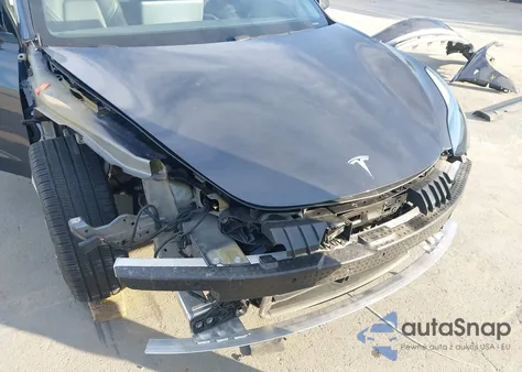 2021 Tesla Model 3 Standard Range Plus Rear-Wheel Drive z USA, uszkodzony, nr VIN 5YJ3E1EA3MF026704